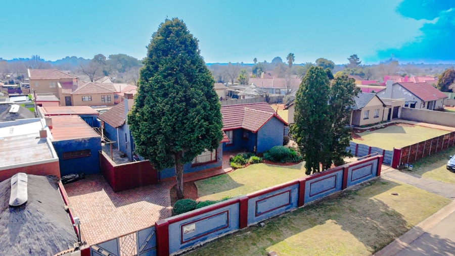  Bedroom Property for Sale in Rondebult Gauteng
