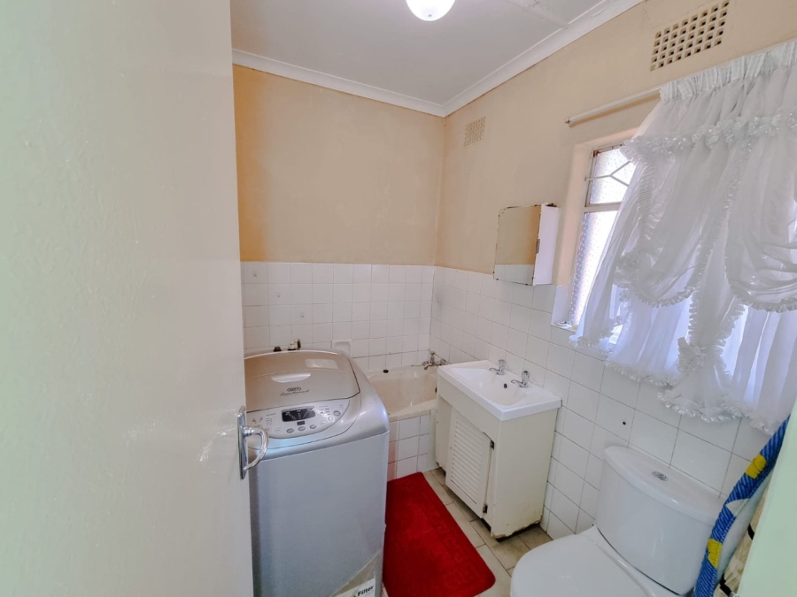  Bedroom Property for Sale in Rondebult Gauteng