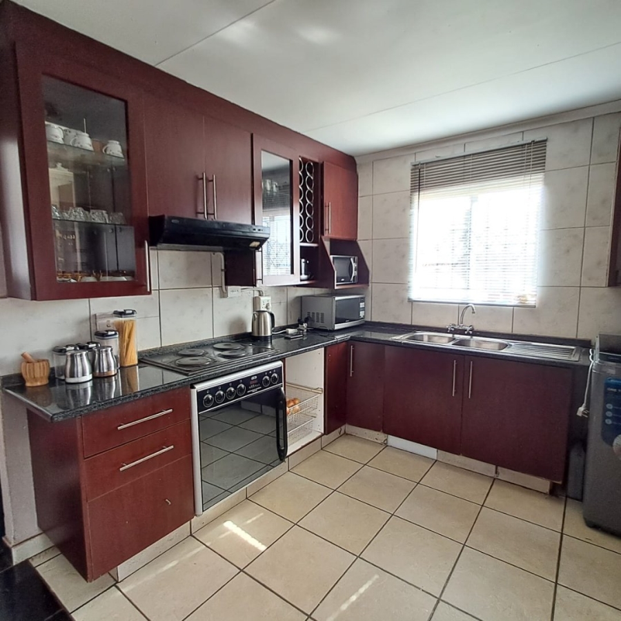 3 Bedroom Property for Sale in Dawn Park Gauteng