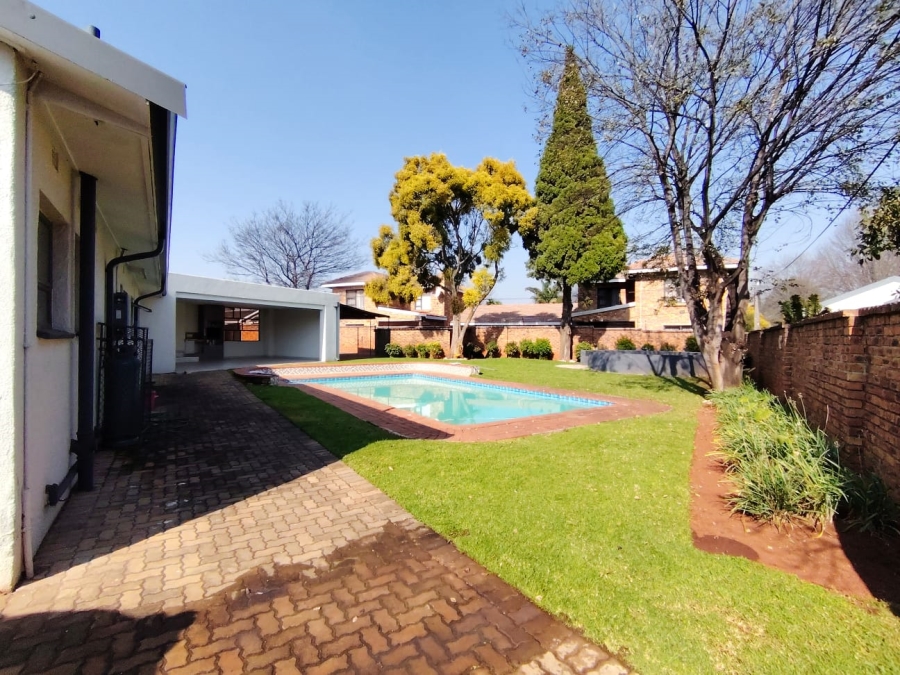 7 Bedroom Property for Sale in Sonneveld Gauteng