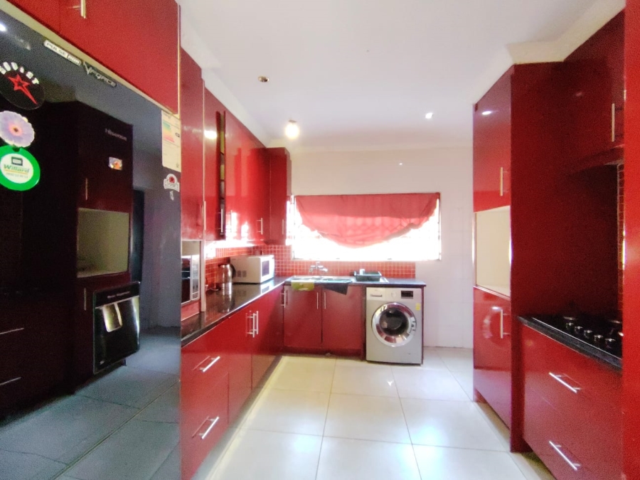 7 Bedroom Property for Sale in Sonneveld Gauteng