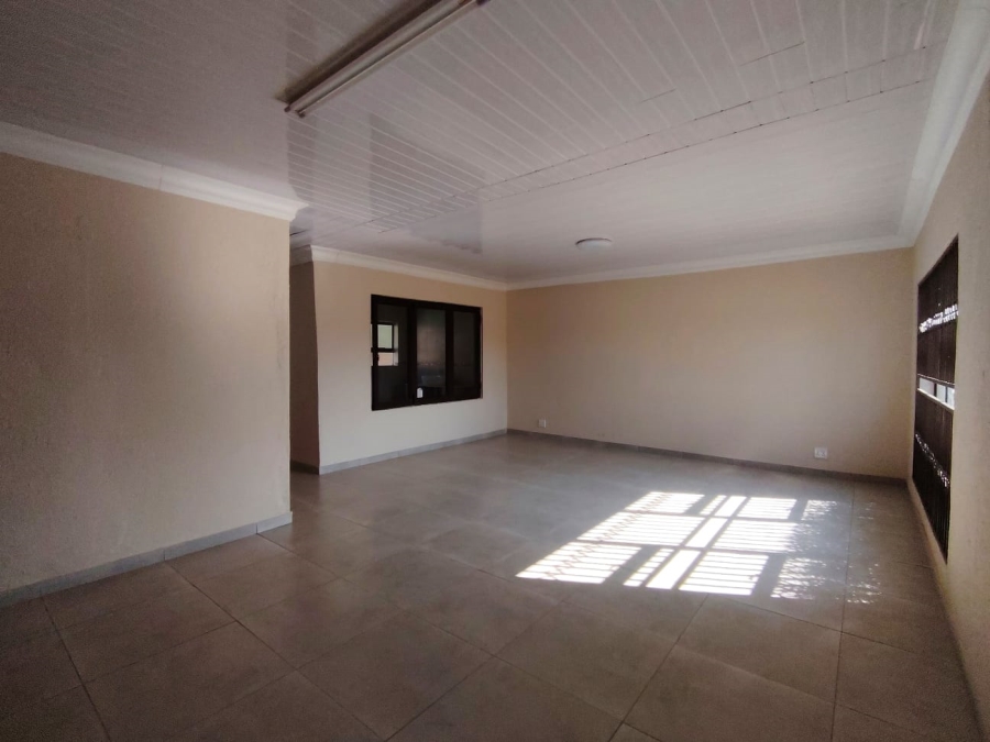 7 Bedroom Property for Sale in Sonneveld Gauteng
