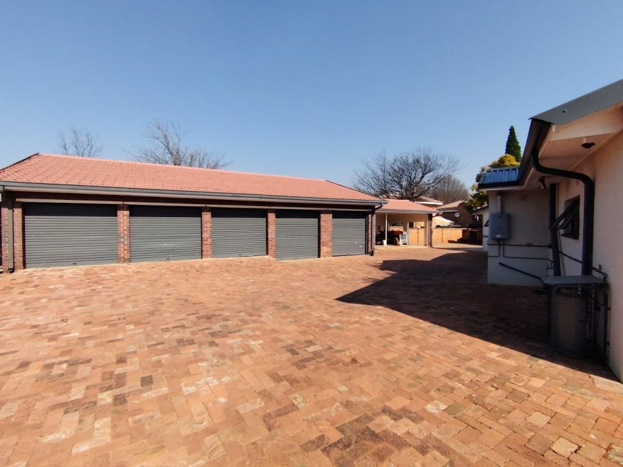 7 Bedroom Property for Sale in Sonneveld Gauteng