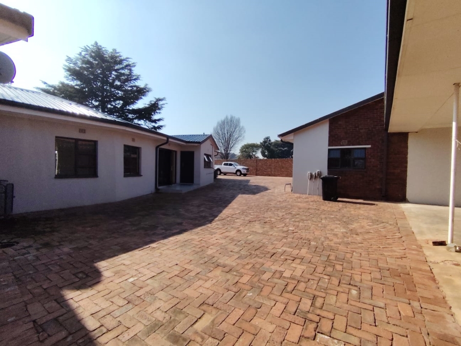 7 Bedroom Property for Sale in Sonneveld Gauteng