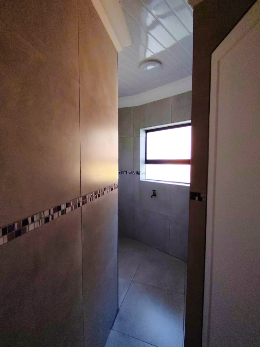 7 Bedroom Property for Sale in Sonneveld Gauteng