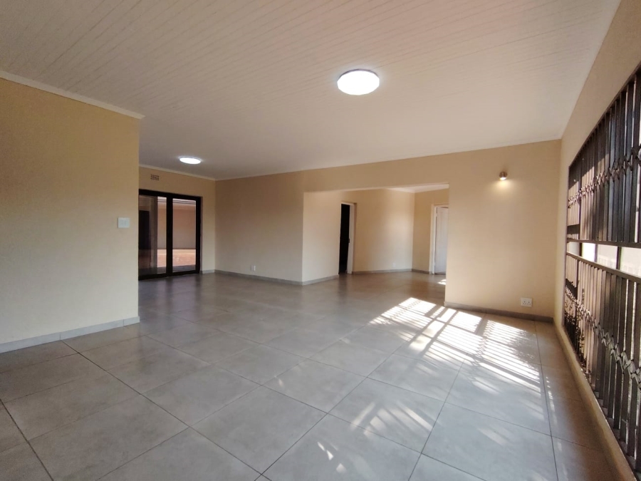 7 Bedroom Property for Sale in Sonneveld Gauteng