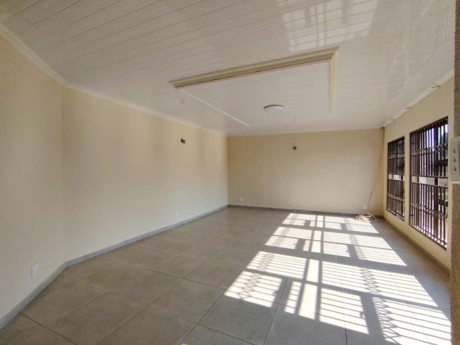 7 Bedroom Property for Sale in Sonneveld Gauteng