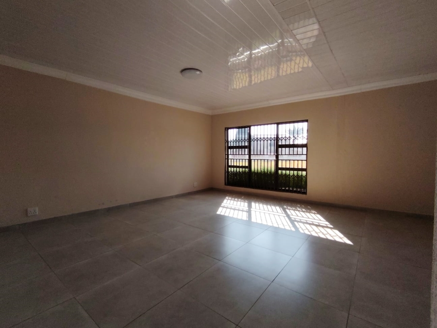 7 Bedroom Property for Sale in Sonneveld Gauteng
