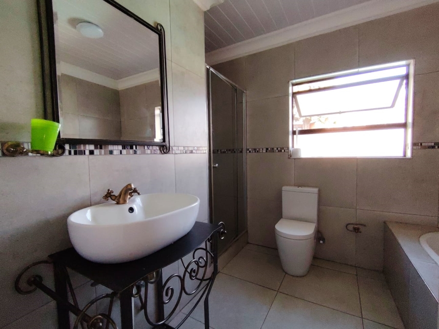 7 Bedroom Property for Sale in Sonneveld Gauteng
