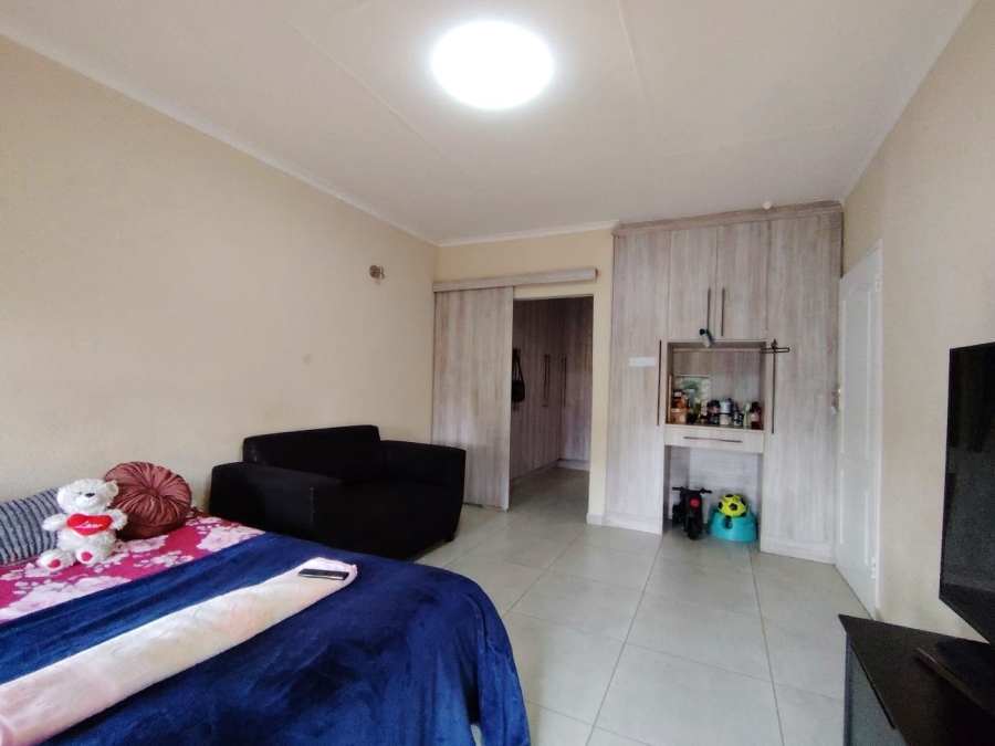 7 Bedroom Property for Sale in Sonneveld Gauteng