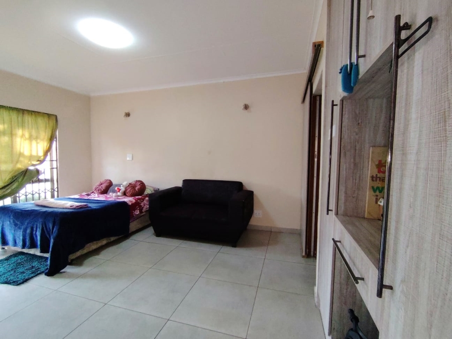 7 Bedroom Property for Sale in Sonneveld Gauteng