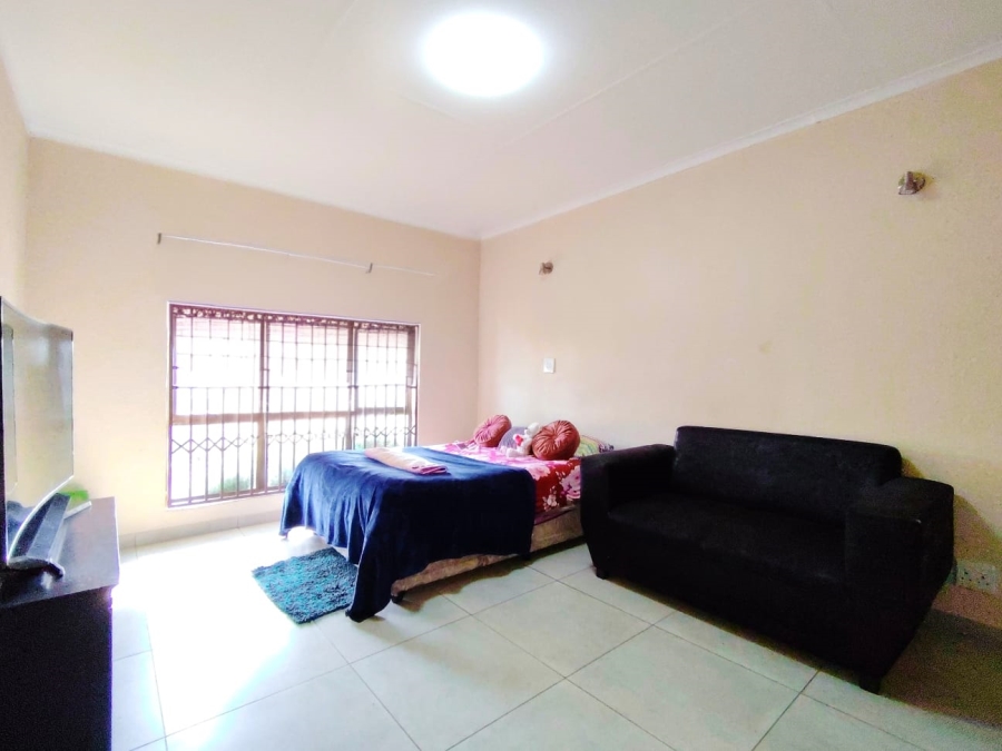 7 Bedroom Property for Sale in Sonneveld Gauteng