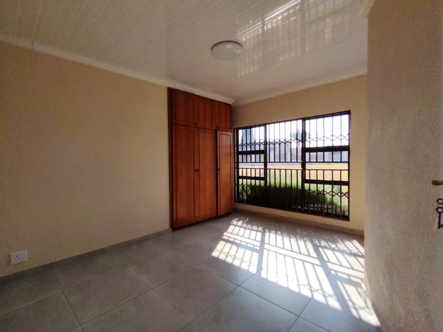 7 Bedroom Property for Sale in Sonneveld Gauteng