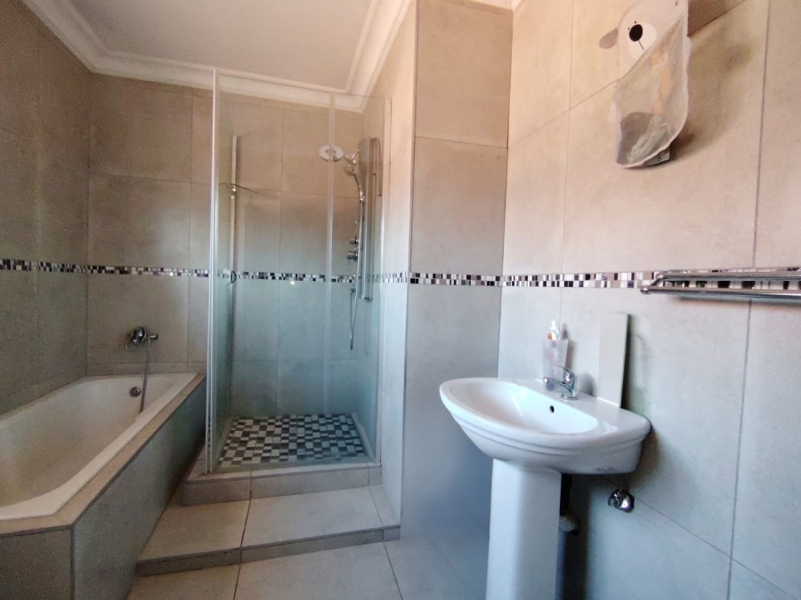 7 Bedroom Property for Sale in Sonneveld Gauteng