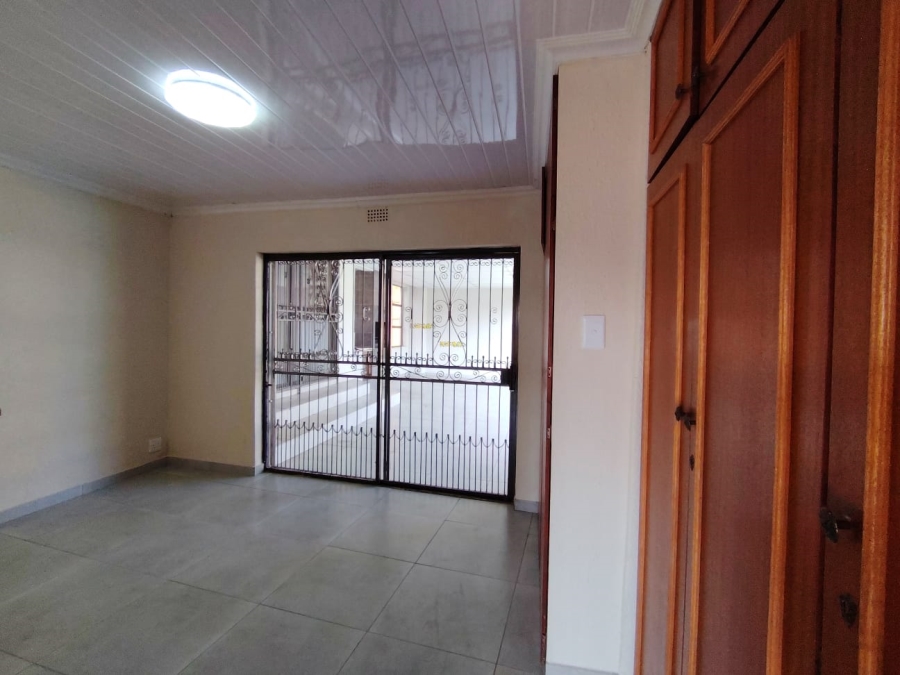 7 Bedroom Property for Sale in Sonneveld Gauteng