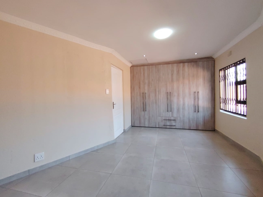 7 Bedroom Property for Sale in Sonneveld Gauteng