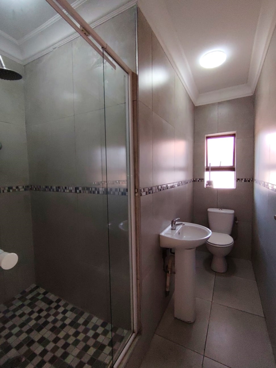 7 Bedroom Property for Sale in Sonneveld Gauteng