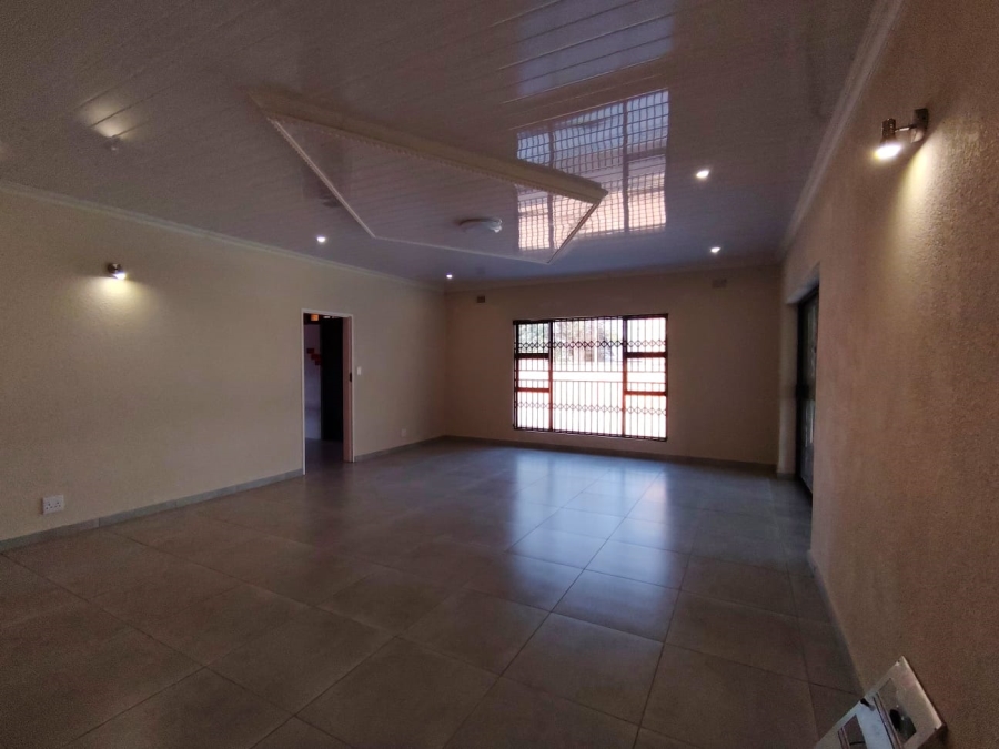 7 Bedroom Property for Sale in Sonneveld Gauteng