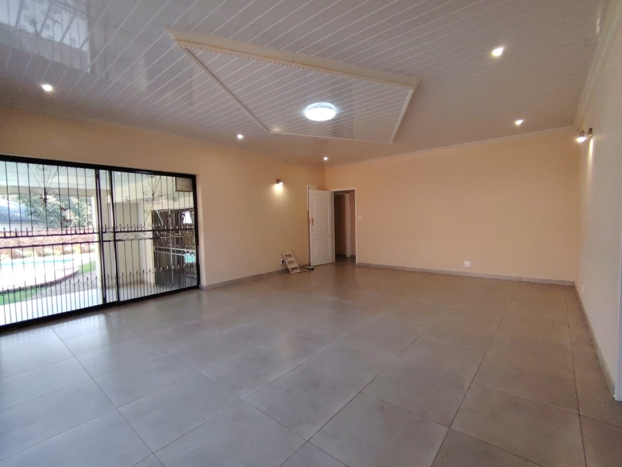 7 Bedroom Property for Sale in Sonneveld Gauteng