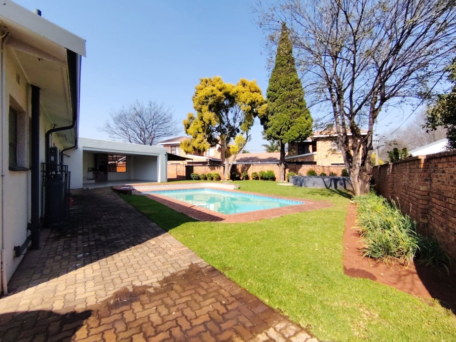7 Bedroom Property for Sale in Sonneveld Gauteng
