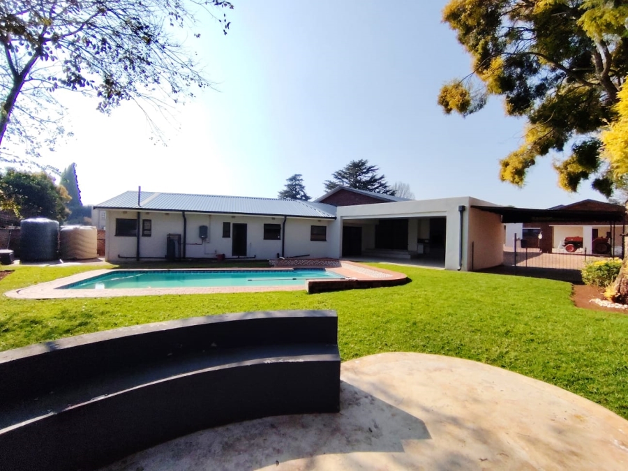 7 Bedroom Property for Sale in Sonneveld Gauteng