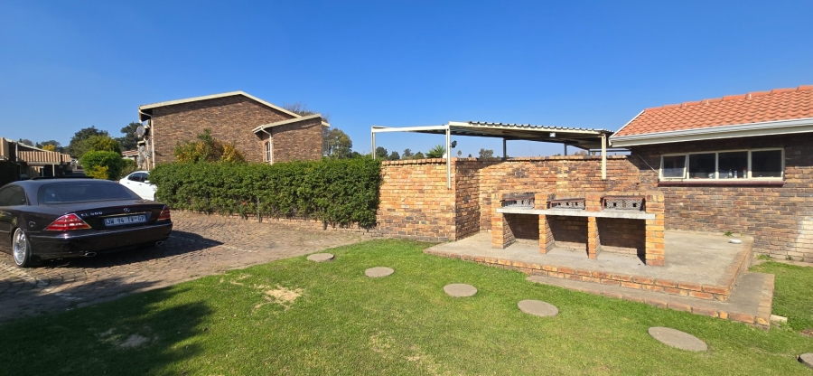 To Let 3 Bedroom Property for Rent in Brackendowns Gauteng