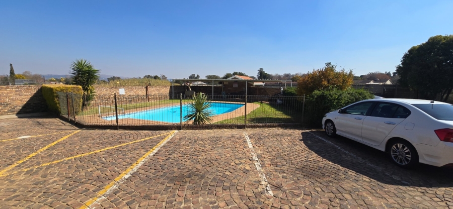 To Let 3 Bedroom Property for Rent in Brackendowns Gauteng