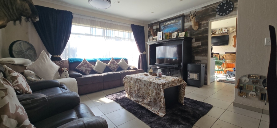 To Let 3 Bedroom Property for Rent in Brackendowns Gauteng