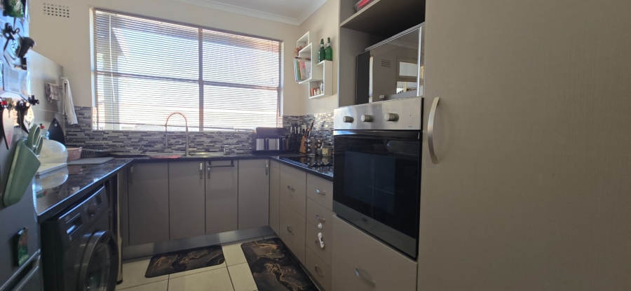 To Let 3 Bedroom Property for Rent in Brackendowns Gauteng