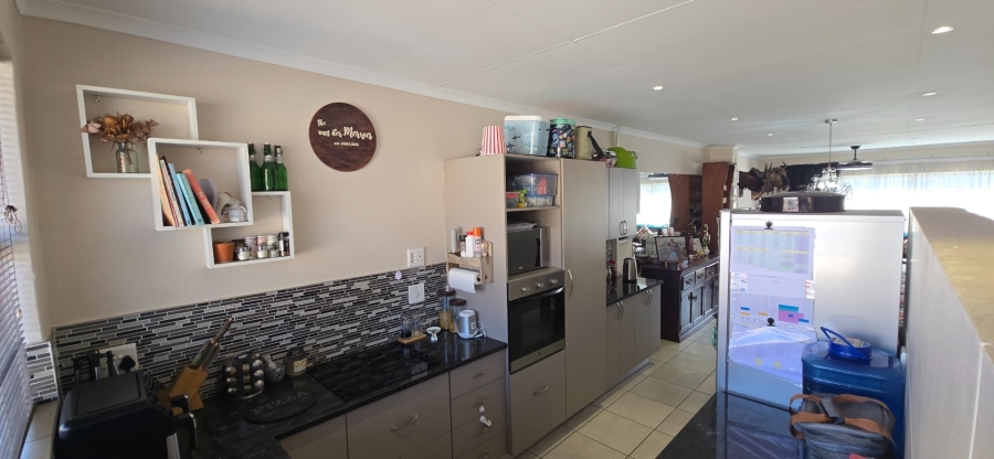 To Let 3 Bedroom Property for Rent in Brackendowns Gauteng