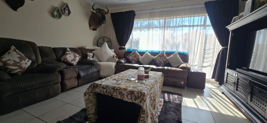 To Let 3 Bedroom Property for Rent in Brackendowns Gauteng
