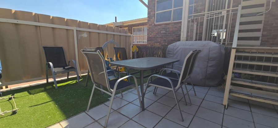 To Let 3 Bedroom Property for Rent in Brackendowns Gauteng