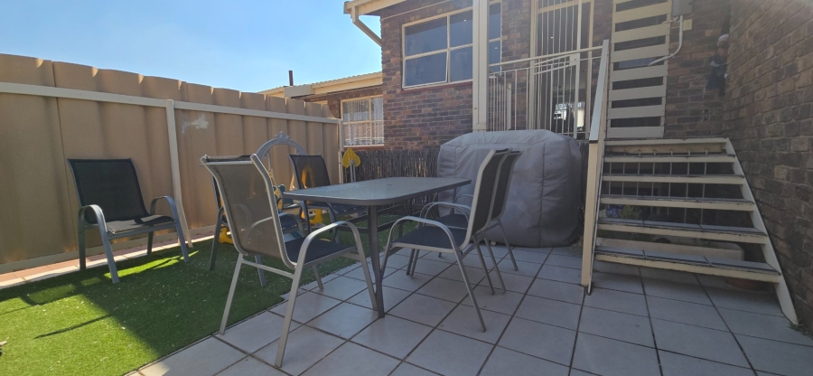 To Let 3 Bedroom Property for Rent in Brackendowns Gauteng