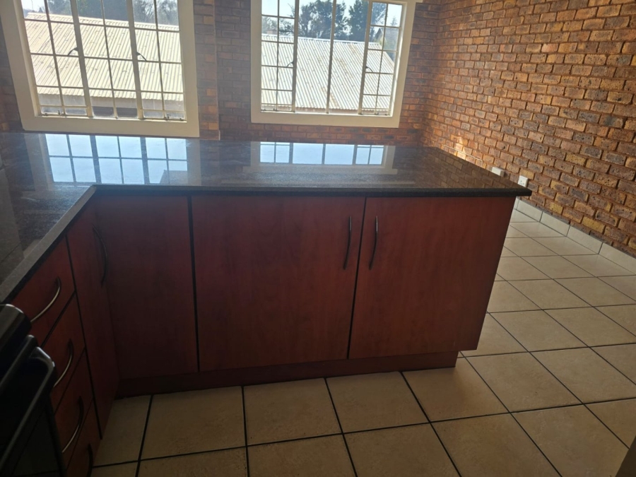 To Let 2 Bedroom Property for Rent in Witfield Gauteng