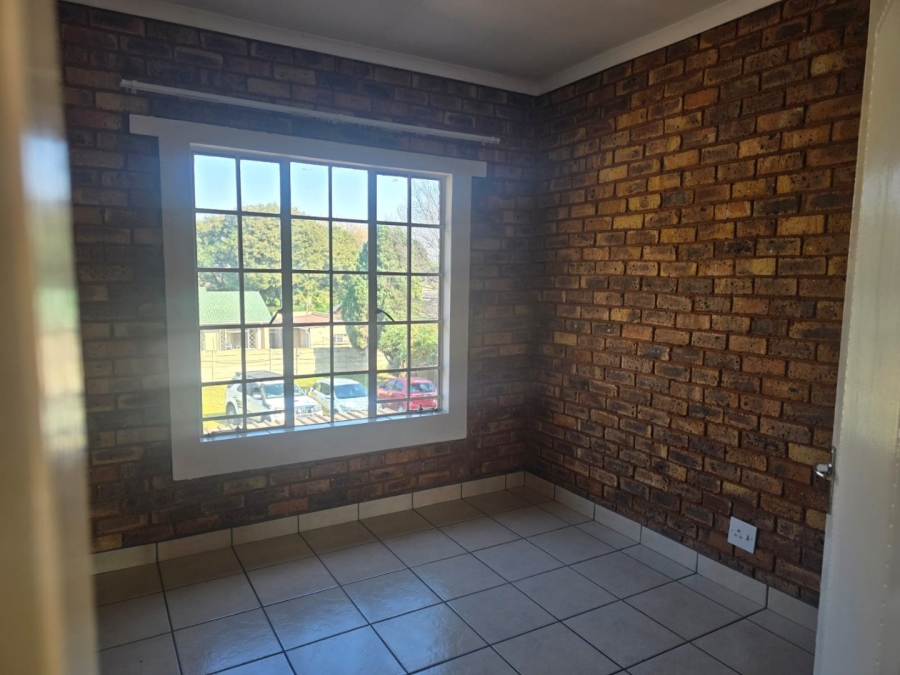 To Let 2 Bedroom Property for Rent in Witfield Gauteng