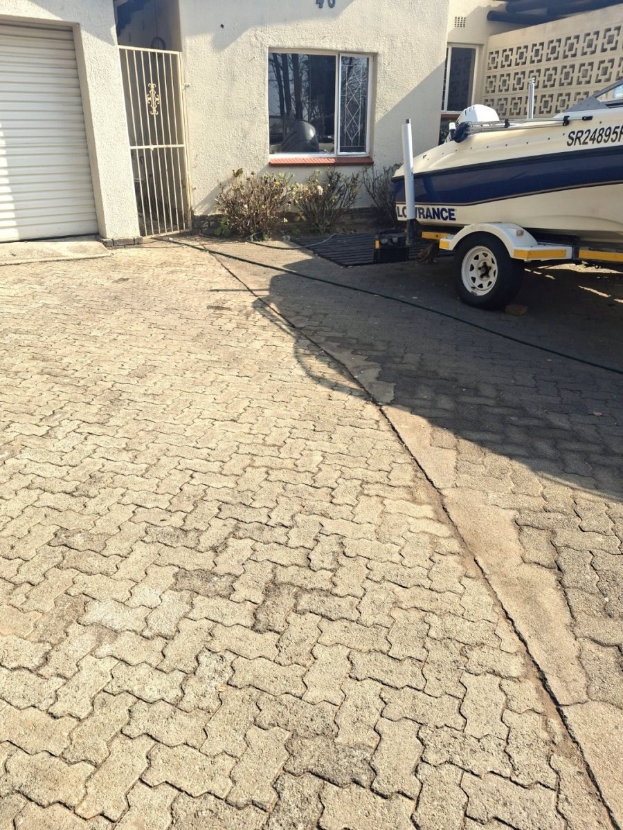  Bedroom Property for Sale in Morehill Gauteng