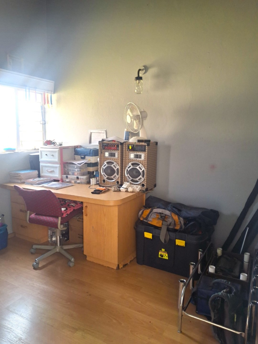  Bedroom Property for Sale in Morehill Gauteng