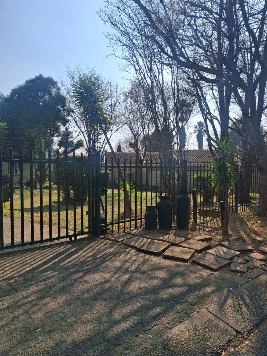  Bedroom Property for Sale in Morehill Gauteng