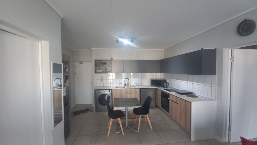 To Let 2 Bedroom Property for Rent in Mulbarton Gauteng