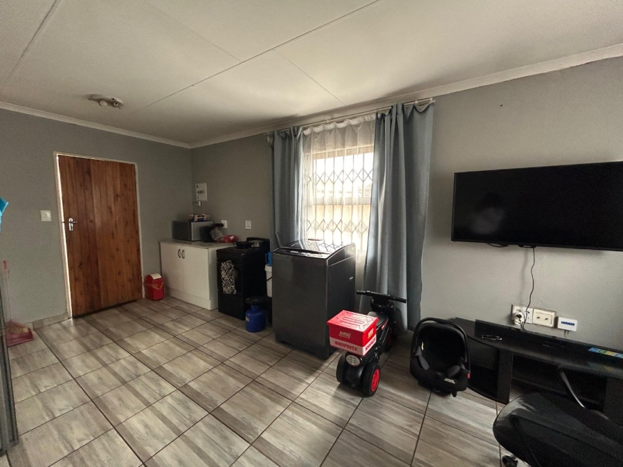 2 Bedroom Property for Sale in Windmill Park Gauteng