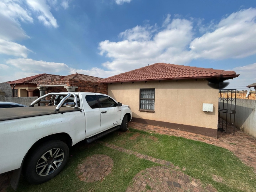 2 Bedroom Property for Sale in Windmill Park Gauteng