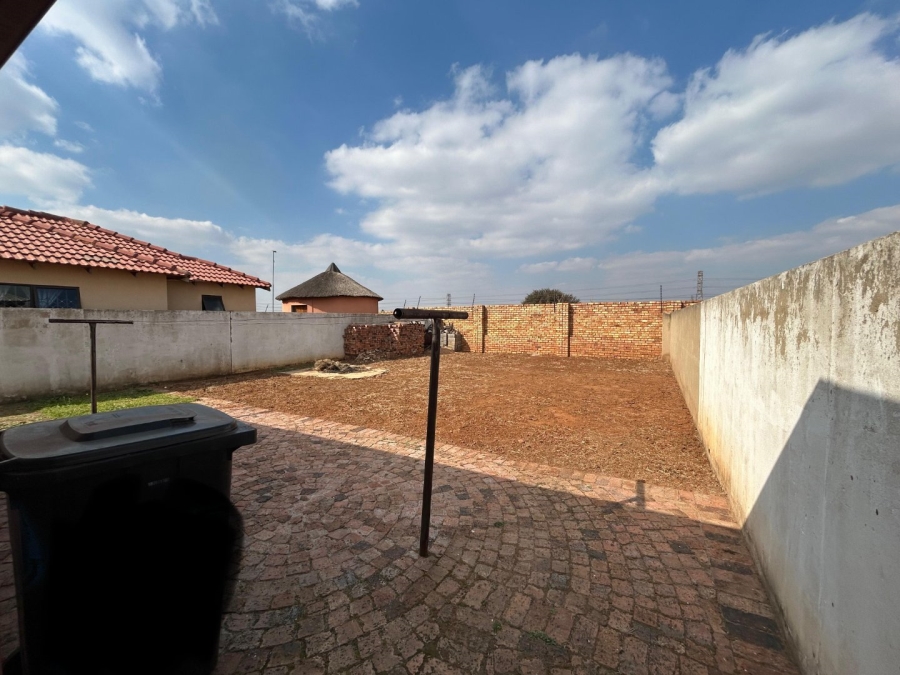 2 Bedroom Property for Sale in Windmill Park Gauteng