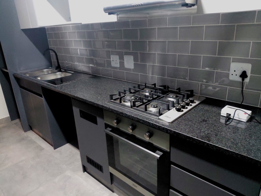 To Let 2 Bedroom Property for Rent in Waverley Gauteng