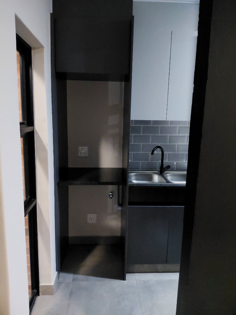 To Let 2 Bedroom Property for Rent in Waverley Gauteng
