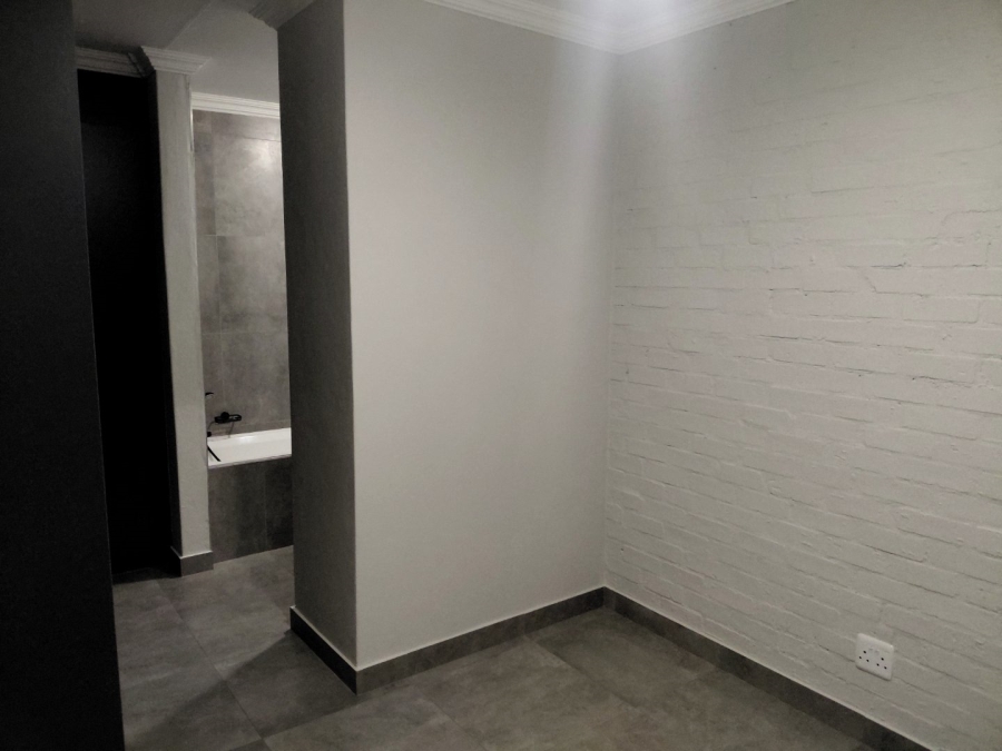 To Let 2 Bedroom Property for Rent in Waverley Gauteng