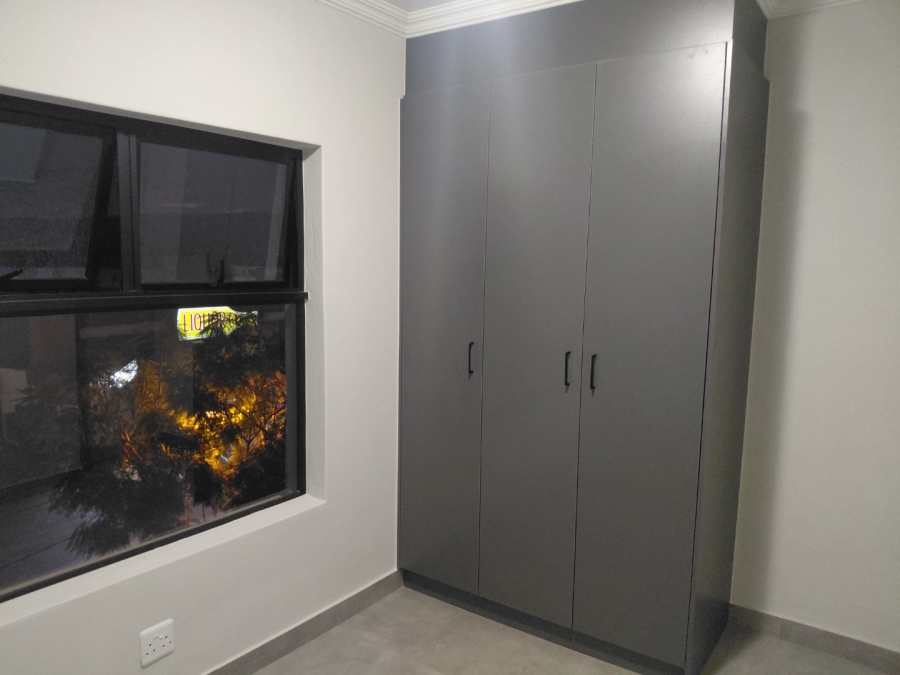 To Let 2 Bedroom Property for Rent in Waverley Gauteng