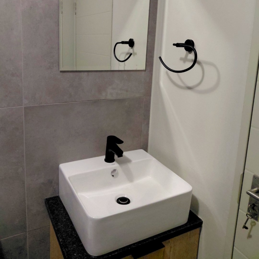 To Let 2 Bedroom Property for Rent in Waverley Gauteng