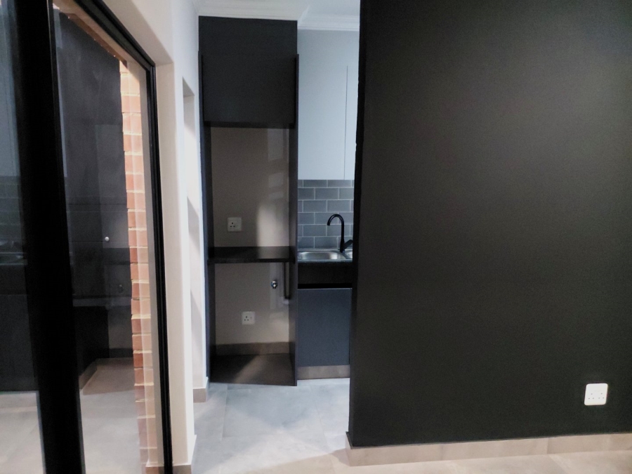 To Let 2 Bedroom Property for Rent in Waverley Gauteng