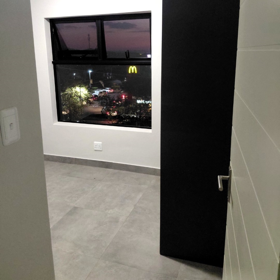 To Let 2 Bedroom Property for Rent in Waverley Gauteng