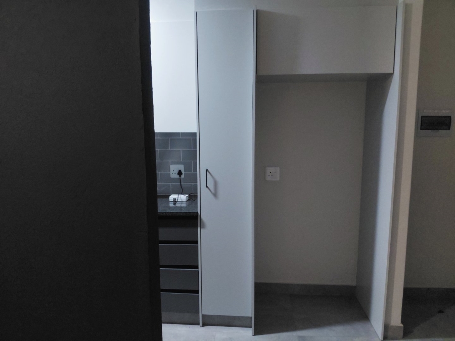 To Let 2 Bedroom Property for Rent in Waverley Gauteng